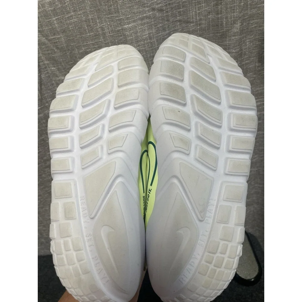 Nike Just do it  Womens Size 7Y Running Training Shoes Lime Green Gym Sneaker